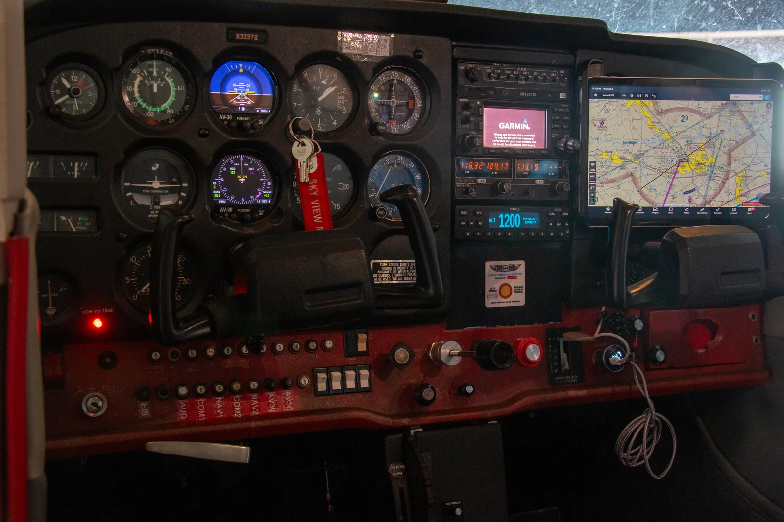 Cockpit of Skyview’s IFR-certified Cessna 172 N3337E