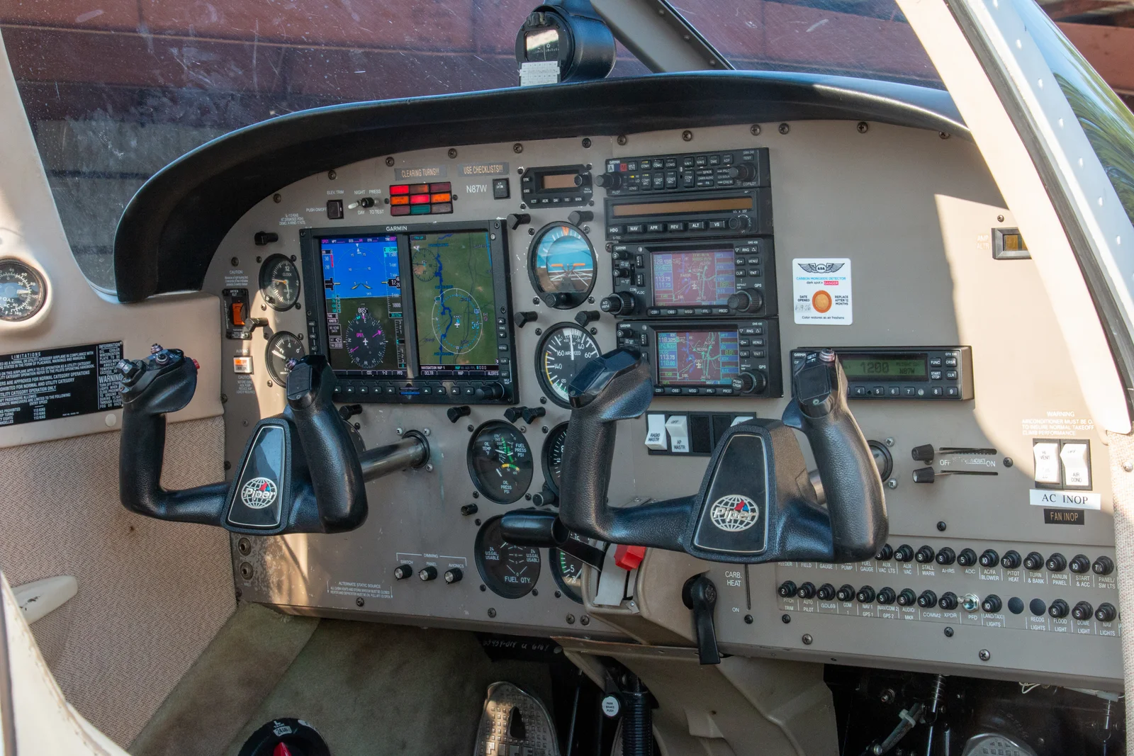 Skyview Piper Archer N87W cockpit